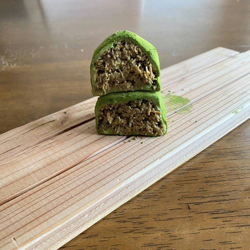 ドバイチョコもち 抹茶（実物）